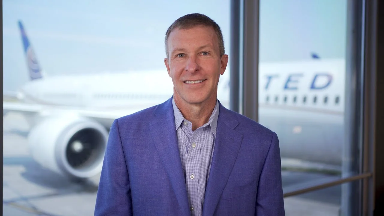 Scott Kirby's Leadership Philosophy: Balancing Sleep, Reading, and Strategic Thinking at United Airlines