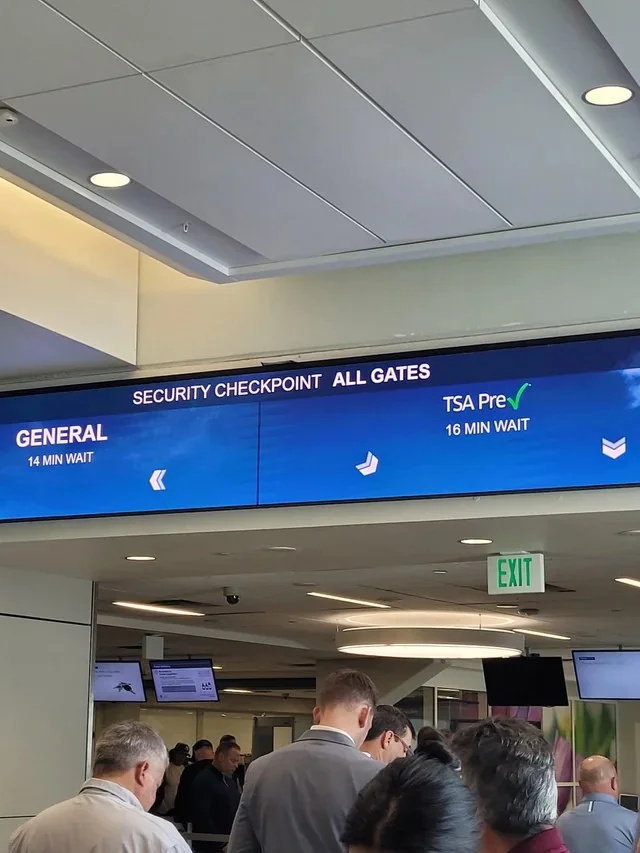 Dallas–Fort Worth airport sign showing separate general screening and PreCheck queues